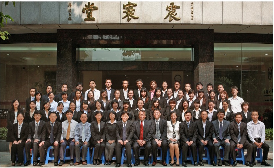 企管所团队在震寰堂前的历史合影